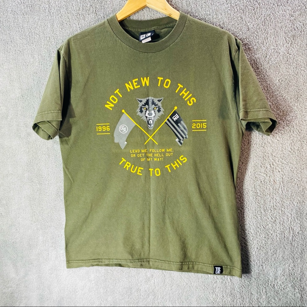 TRUE CLOTHING Size Medium Green Flag Wolf T-Shirt